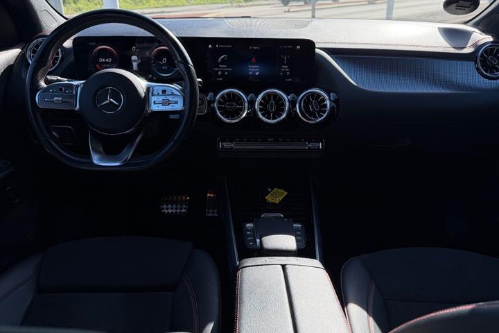 Grå Mercedes EQA250 fra 2022