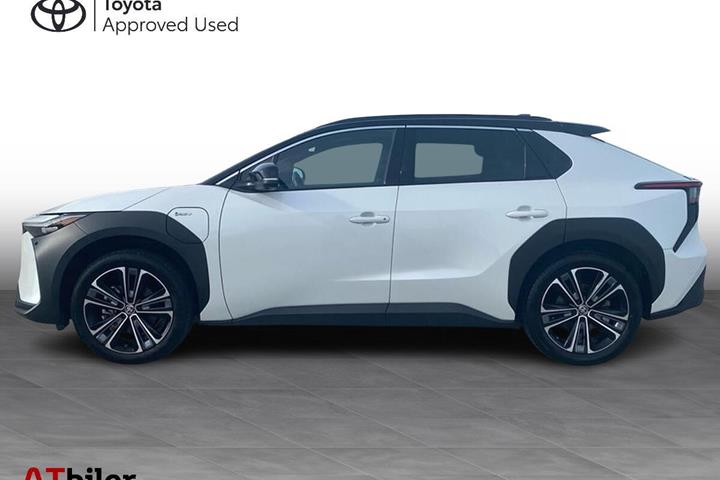 Hvid Toyota BZ4X fra 2024