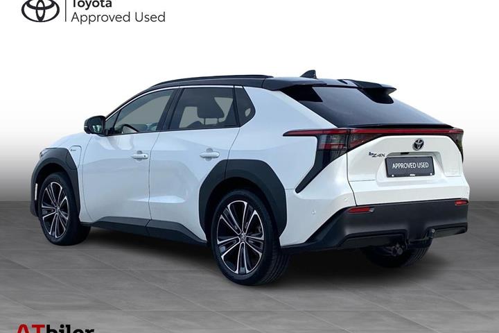 Hvid Toyota BZ4X fra 2024