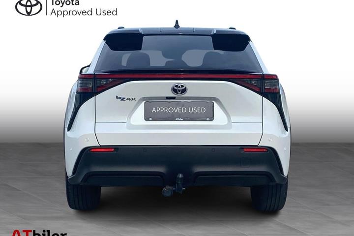 Hvid Toyota BZ4X fra 2024
