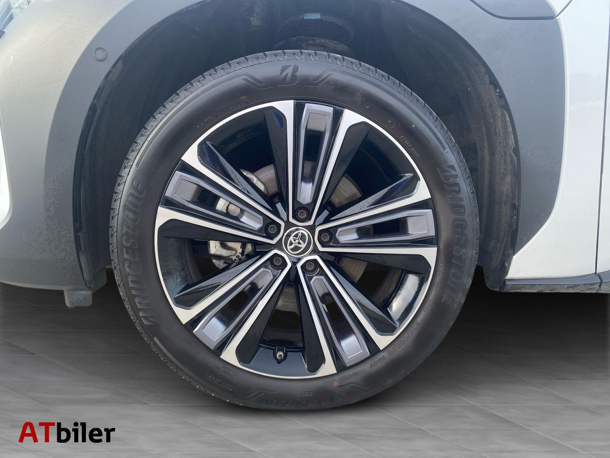 Hvid Toyota BZ4X fra 2024