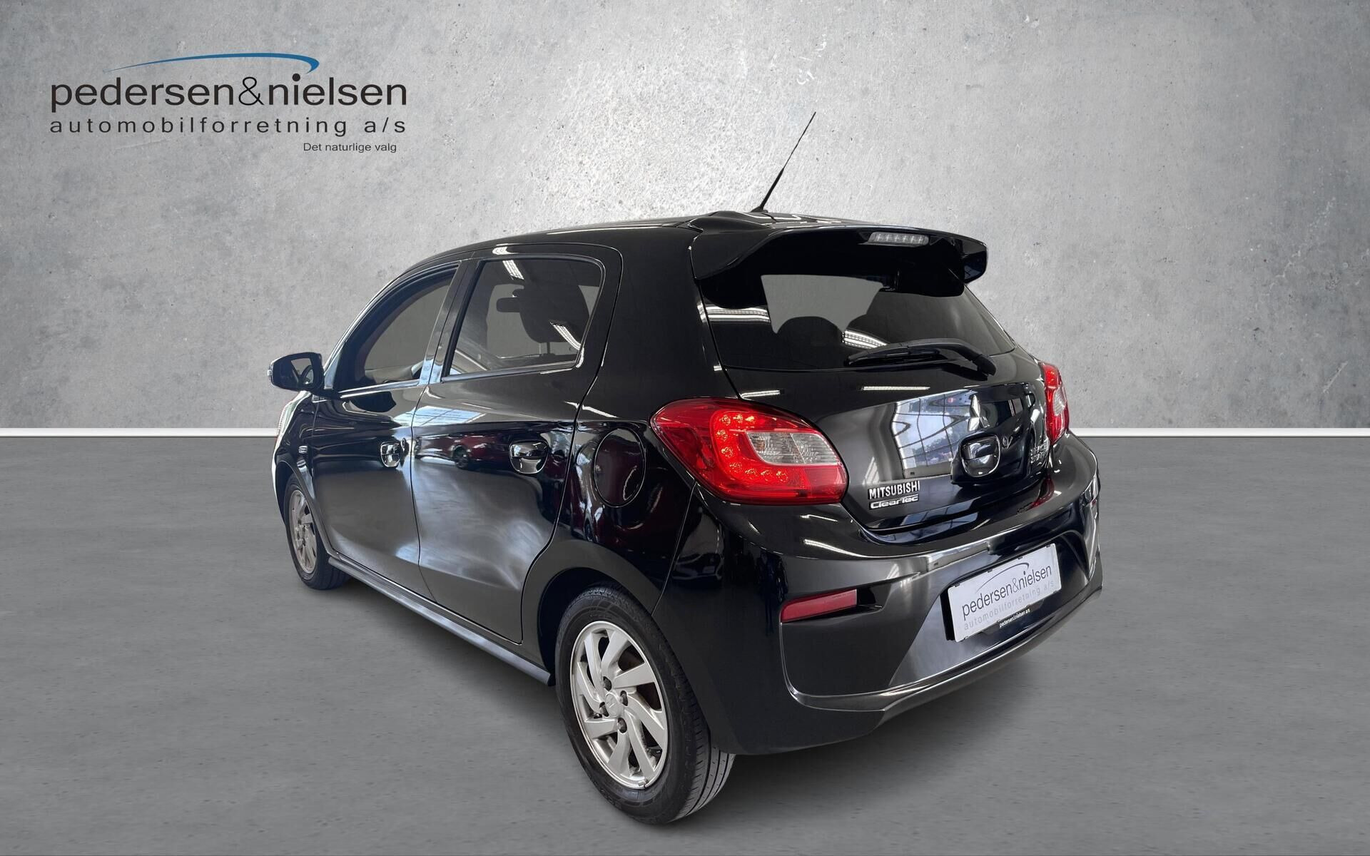 Sort Mitsubishi Space Star fra 2019
