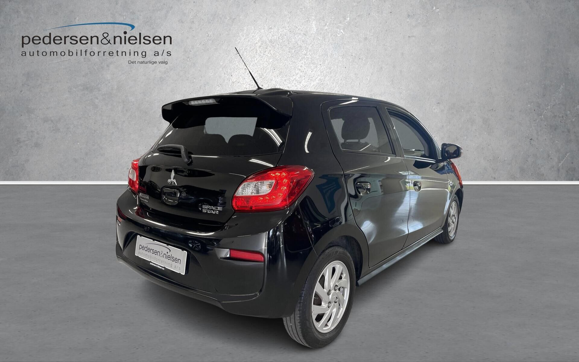 Sort Mitsubishi Space Star fra 2019