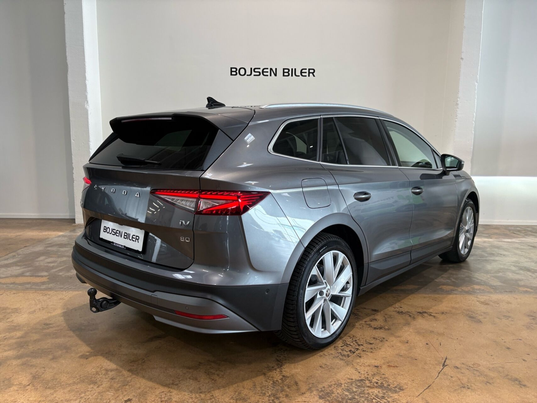 Grå Skoda Enyaq fra 2023