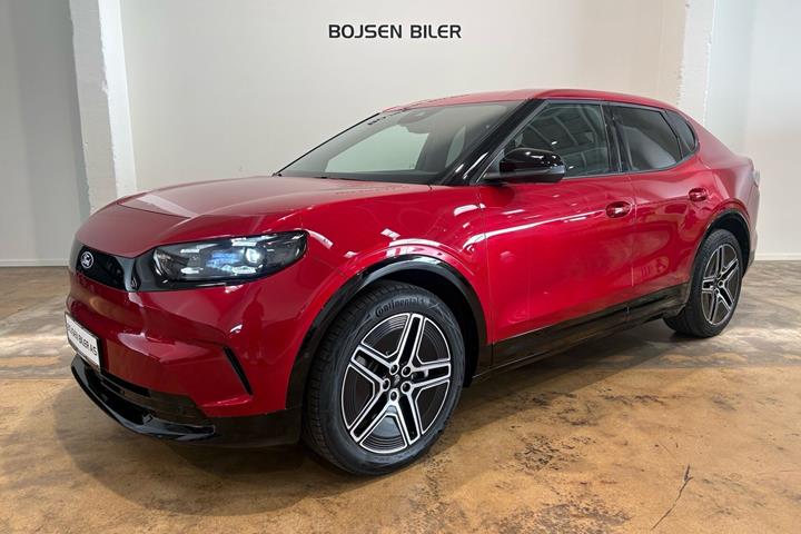 Rød Ford Capri fra 2025 set udefra
