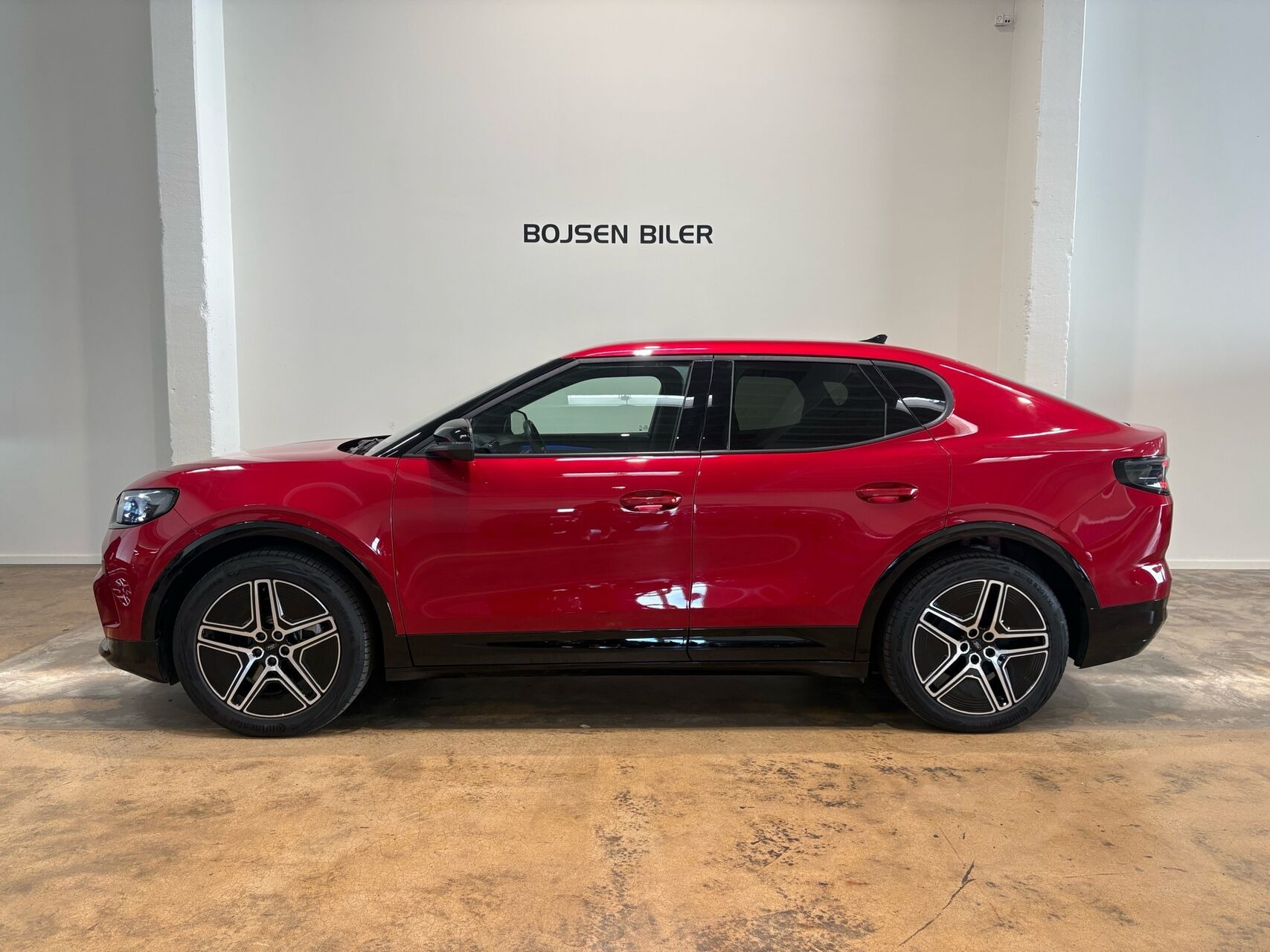 Rød Ford Capri fra 2025