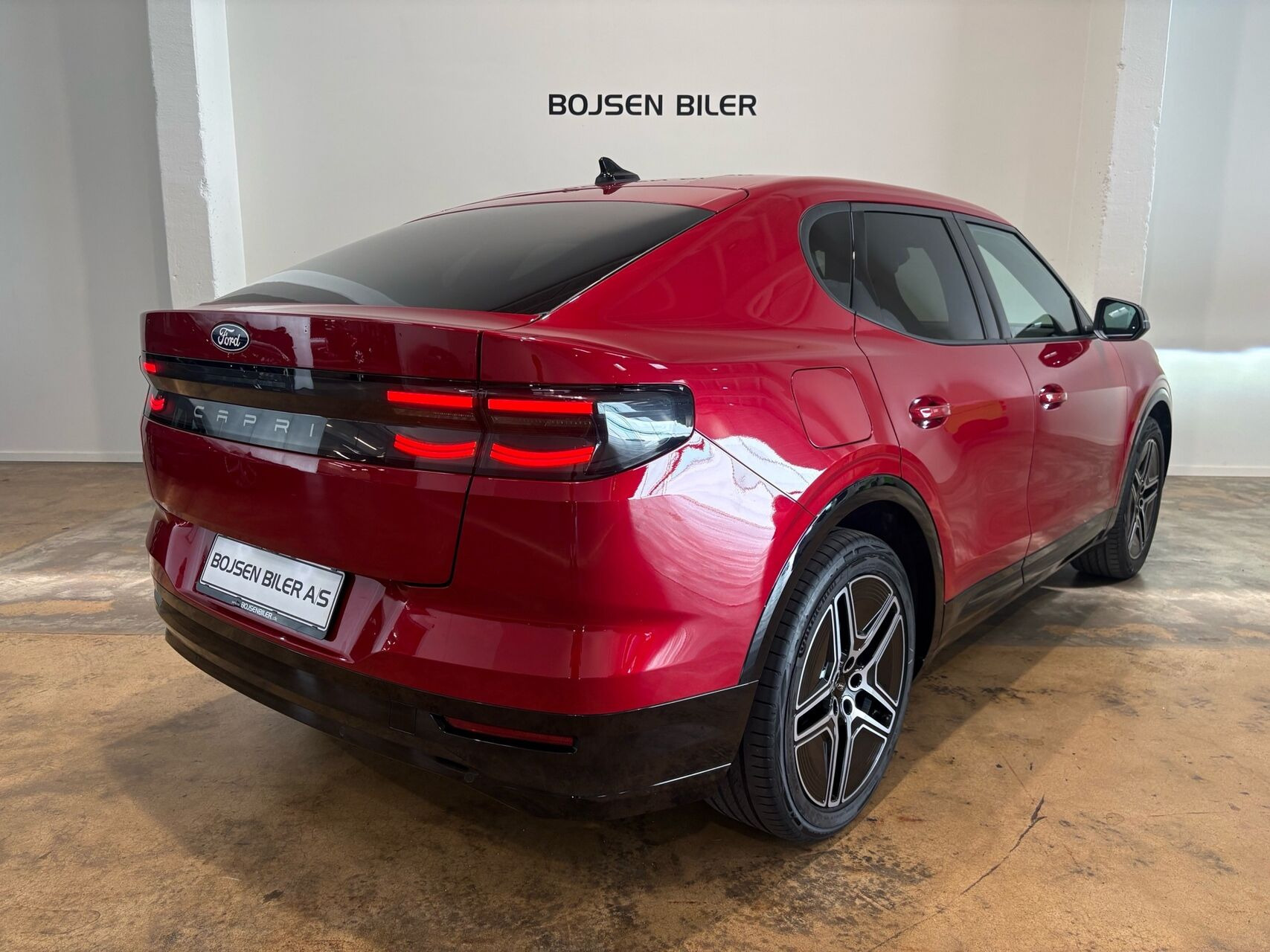 Rød Ford Capri fra 2025