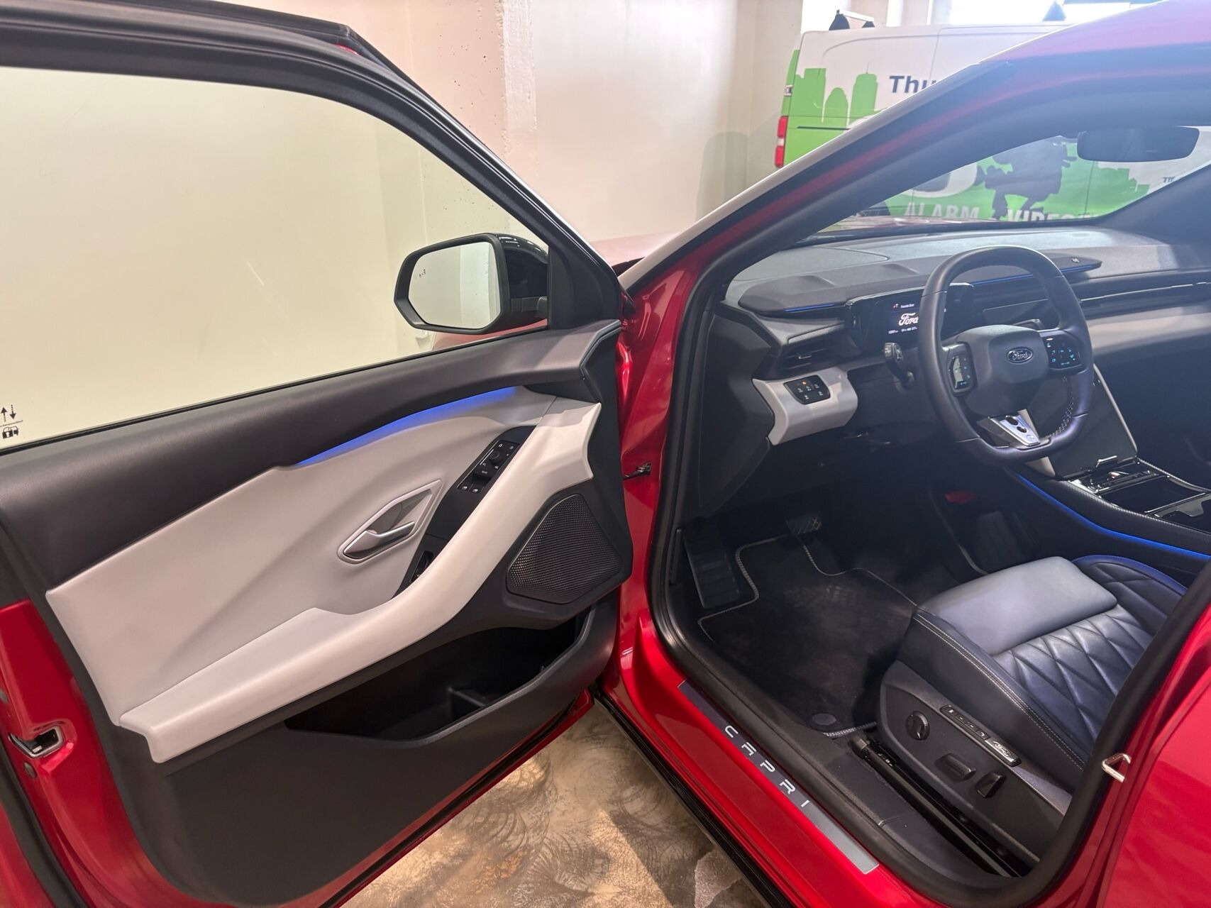 Rød Ford Capri fra 2025