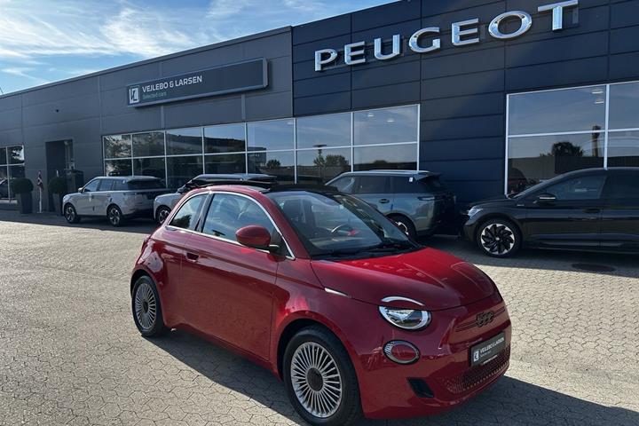 Rød Fiat 500e fra 2023