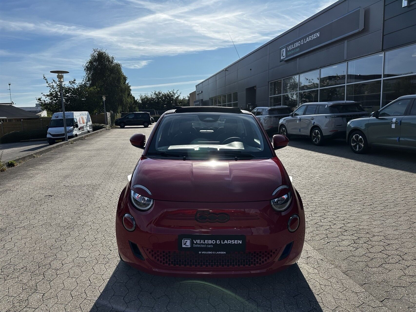 Rød Fiat 500e fra 2023
