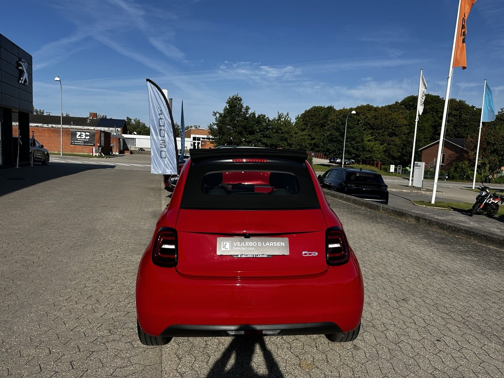 Rød Fiat 500e fra 2023
