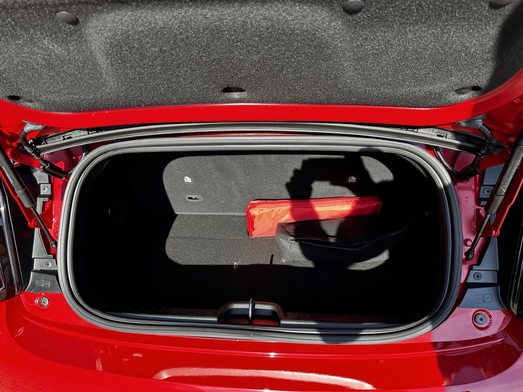 Rød Fiat 500e fra 2023