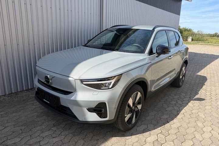 Grå Volvo EX40 fra 2025