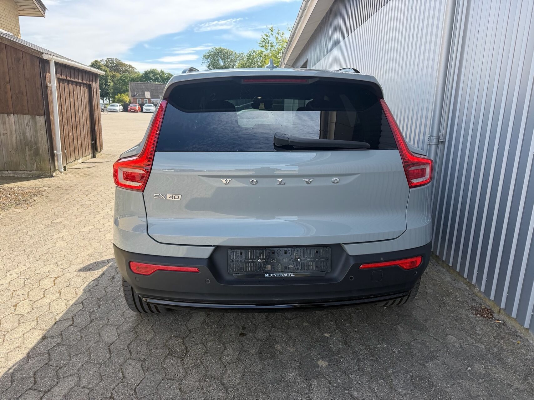 Grå Volvo EX40 fra 2025