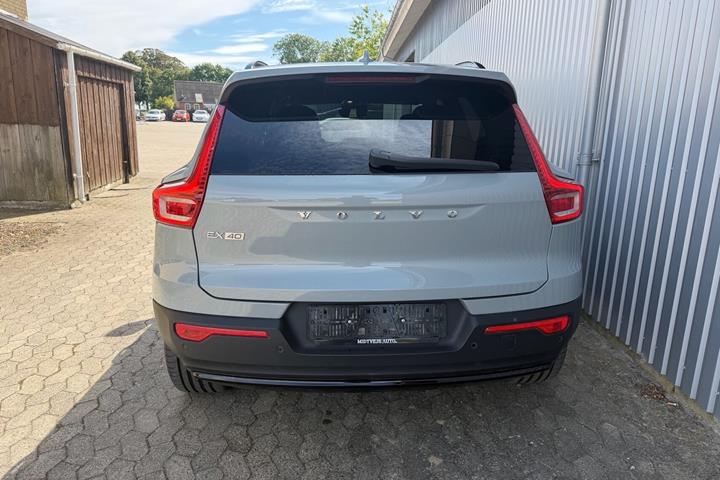 Grå Volvo EX40 fra 2025