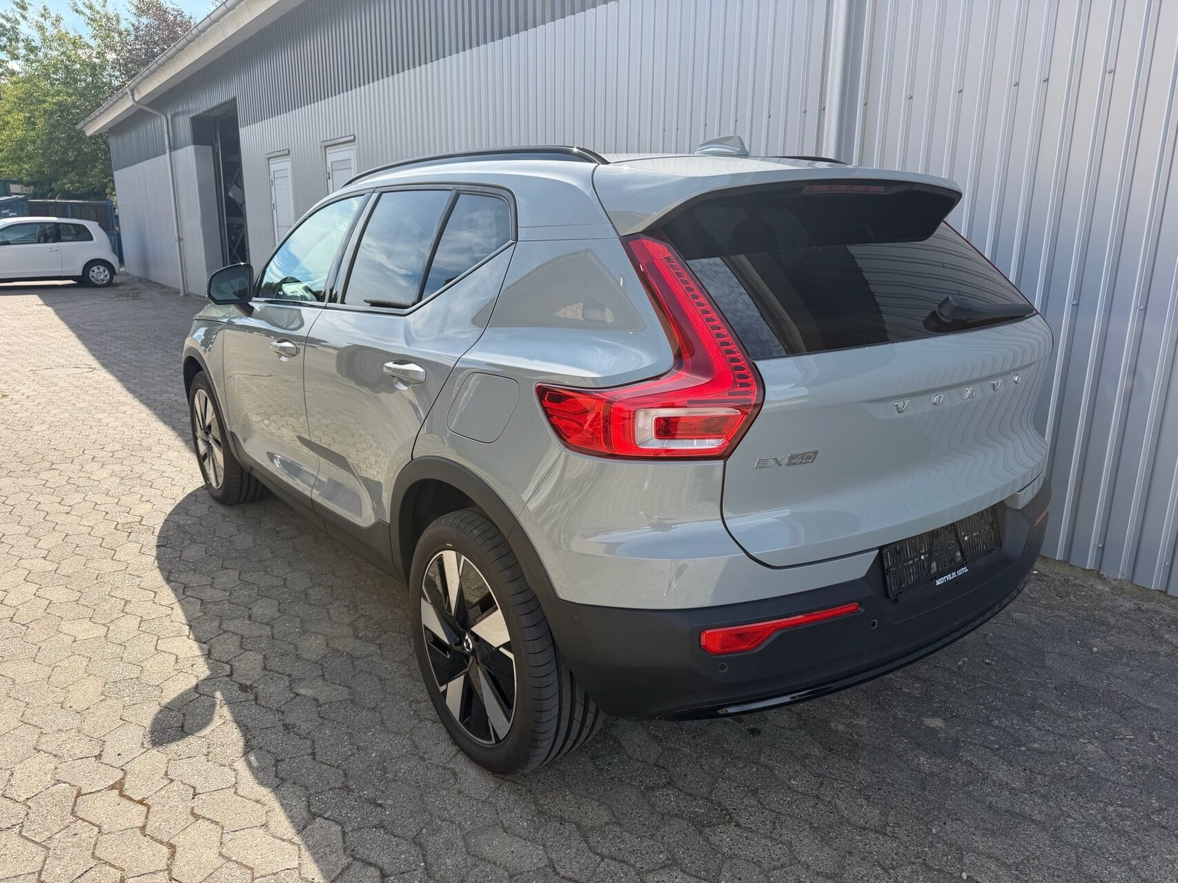 Grå Volvo EX40 fra 2025