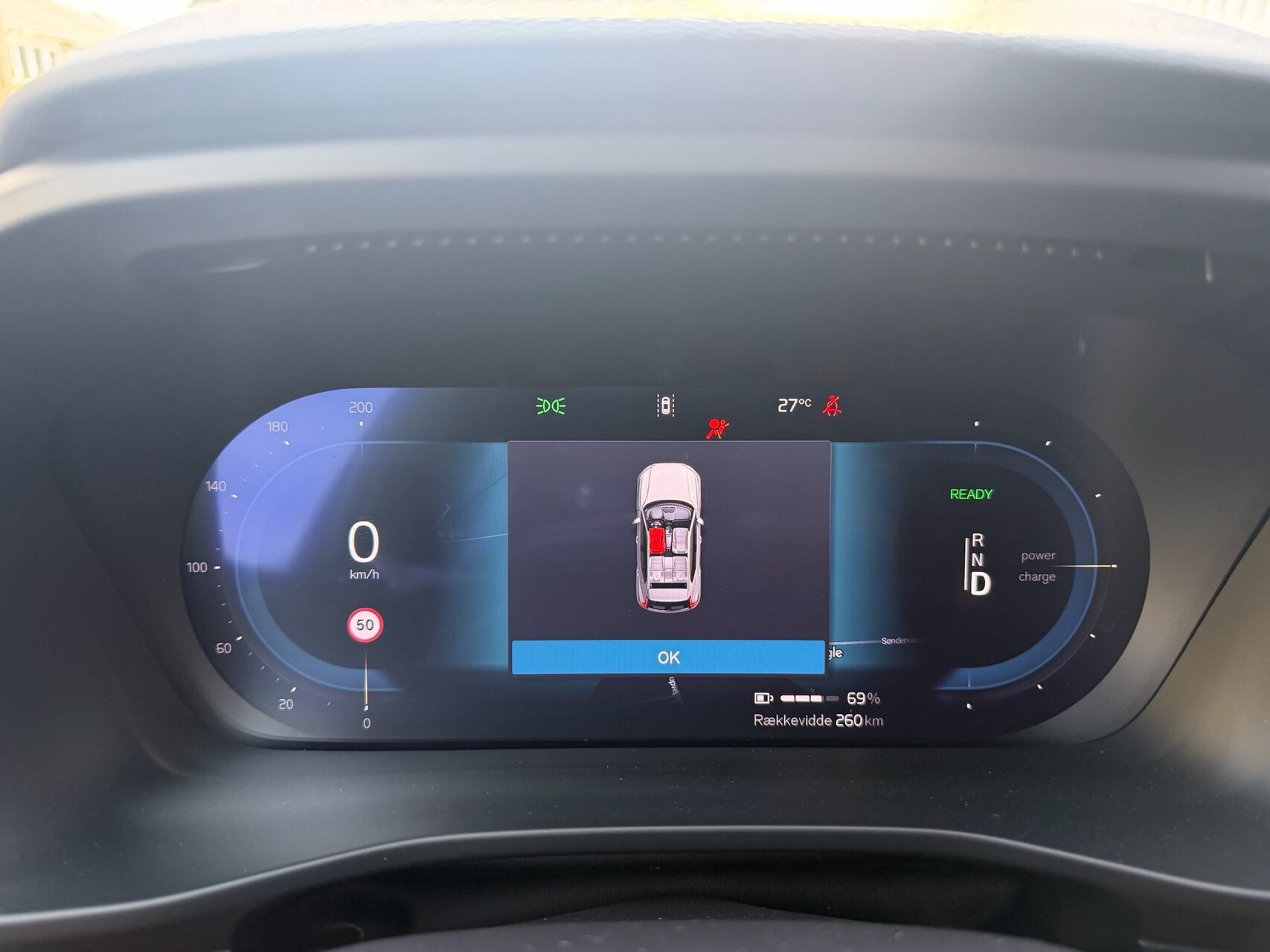 Grå Volvo EX40 fra 2025