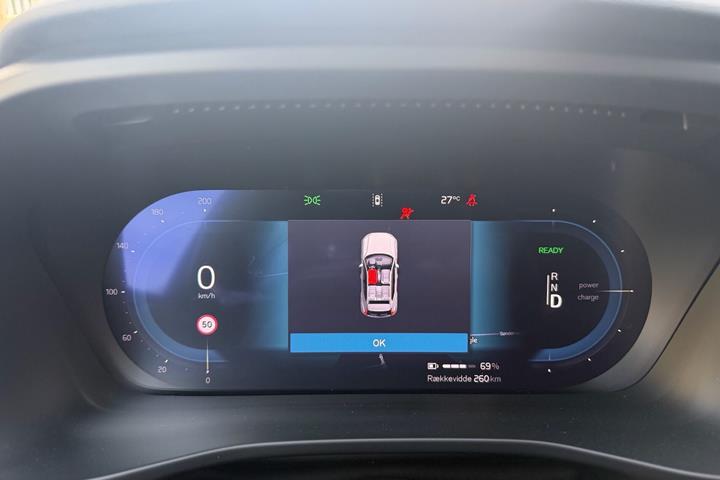 Grå Volvo EX40 fra 2025