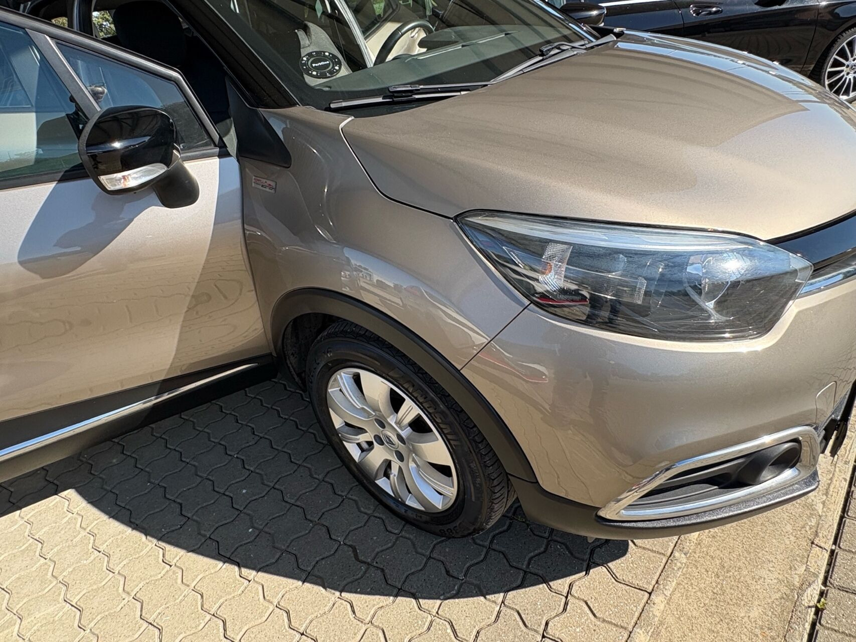 Sort Renault Captur fra 2014