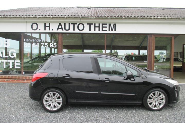 Sort Peugeot 308 fra 2009