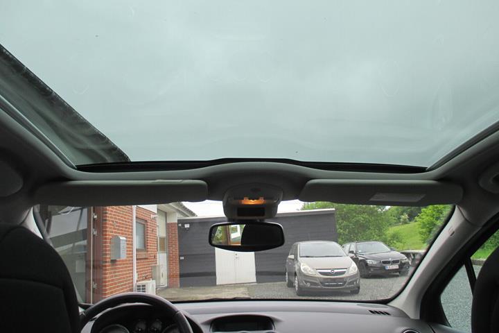 Sort Peugeot 308 fra 2009