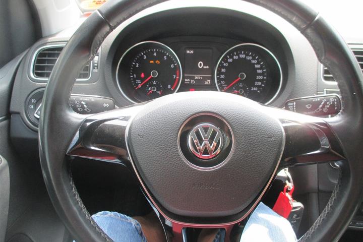 Sølv VW Polo fra 2016
