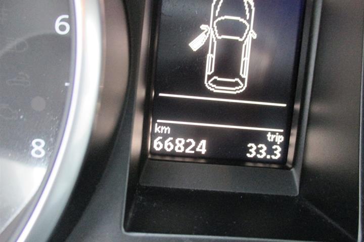 Sølv VW Golf fra 2011