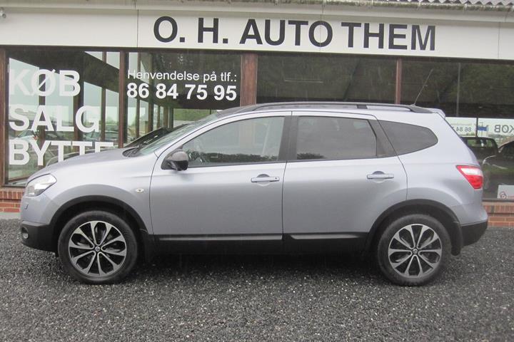 Blå Nissan Qashqai+2 fra 2013