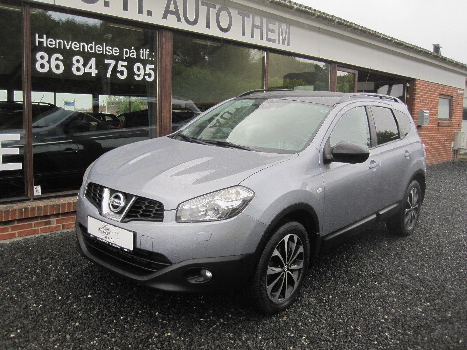 Blå Nissan Qashqai+2 fra 2013