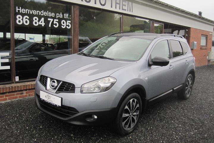 Blå Nissan Qashqai+2 fra 2013