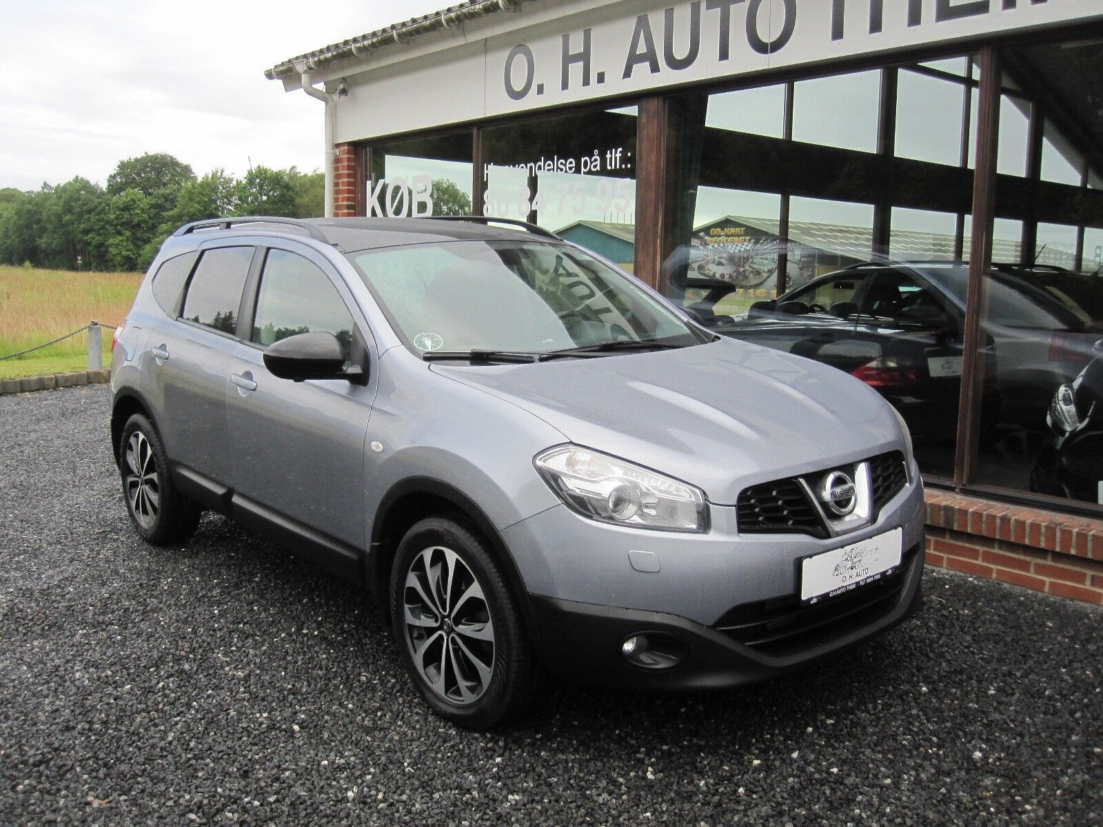 Blå Nissan Qashqai+2 fra 2013