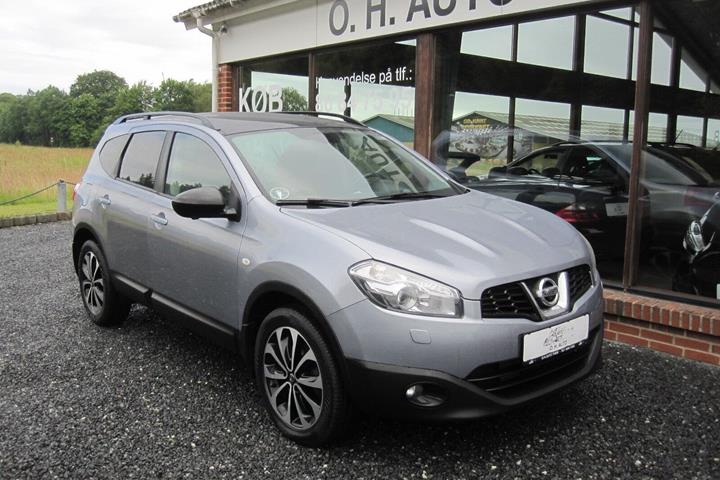 Blå Nissan Qashqai+2 fra 2013