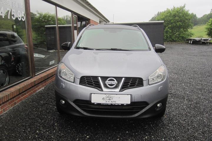 Blå Nissan Qashqai+2 fra 2013