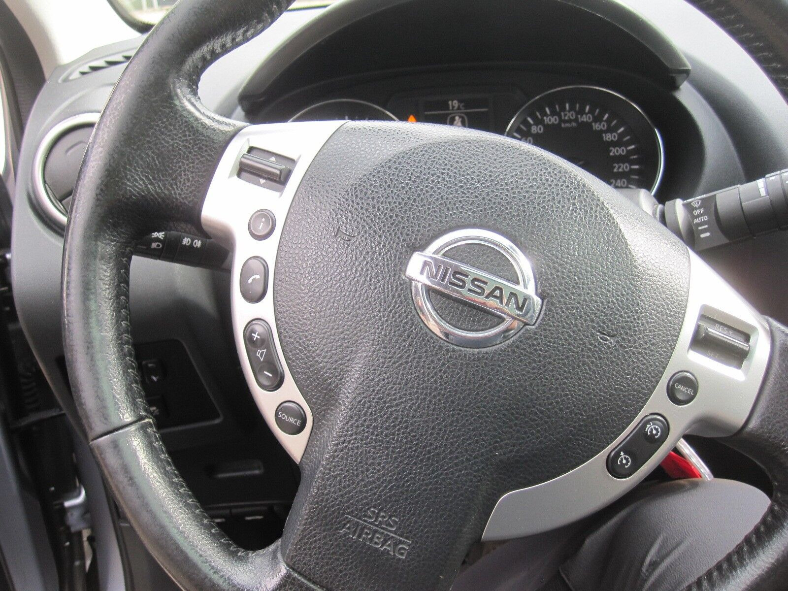 Blå Nissan Qashqai+2 fra 2013