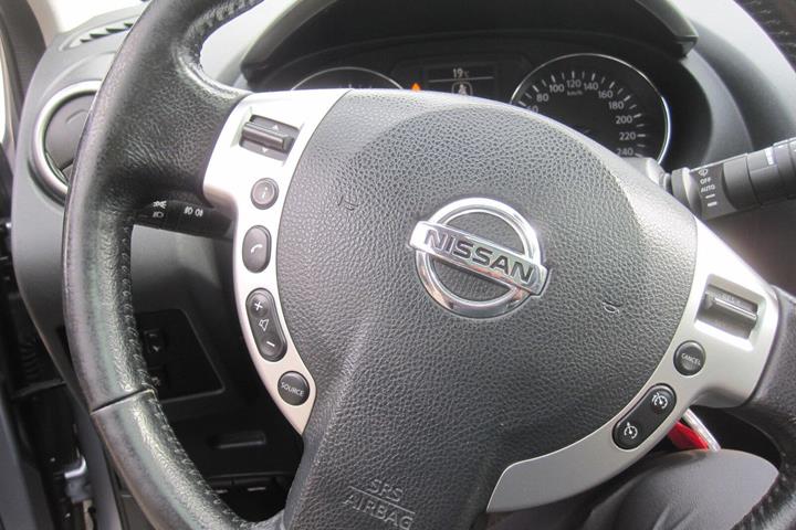 Blå Nissan Qashqai+2 fra 2013