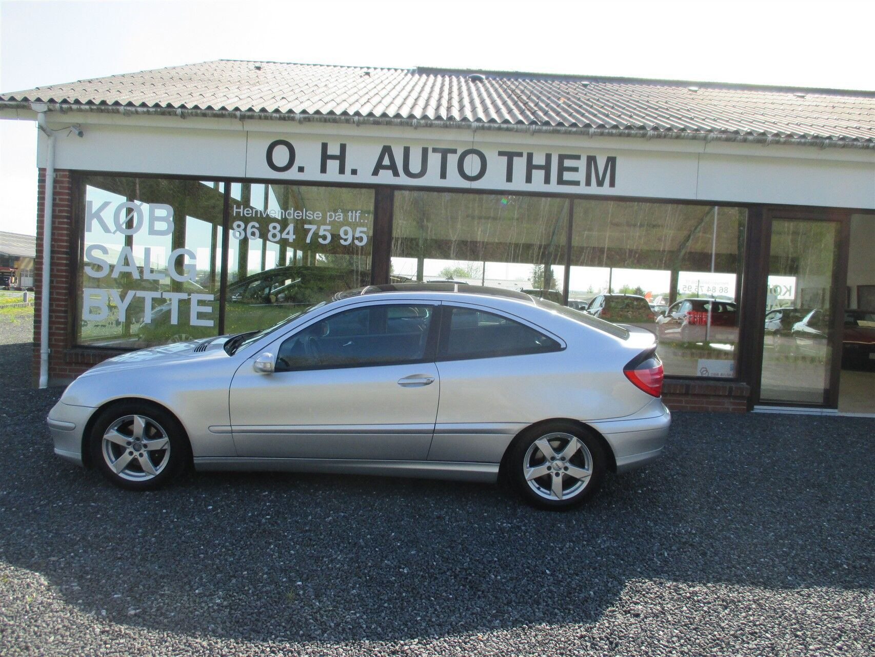 Sølv Mercedes C200 fra 2001