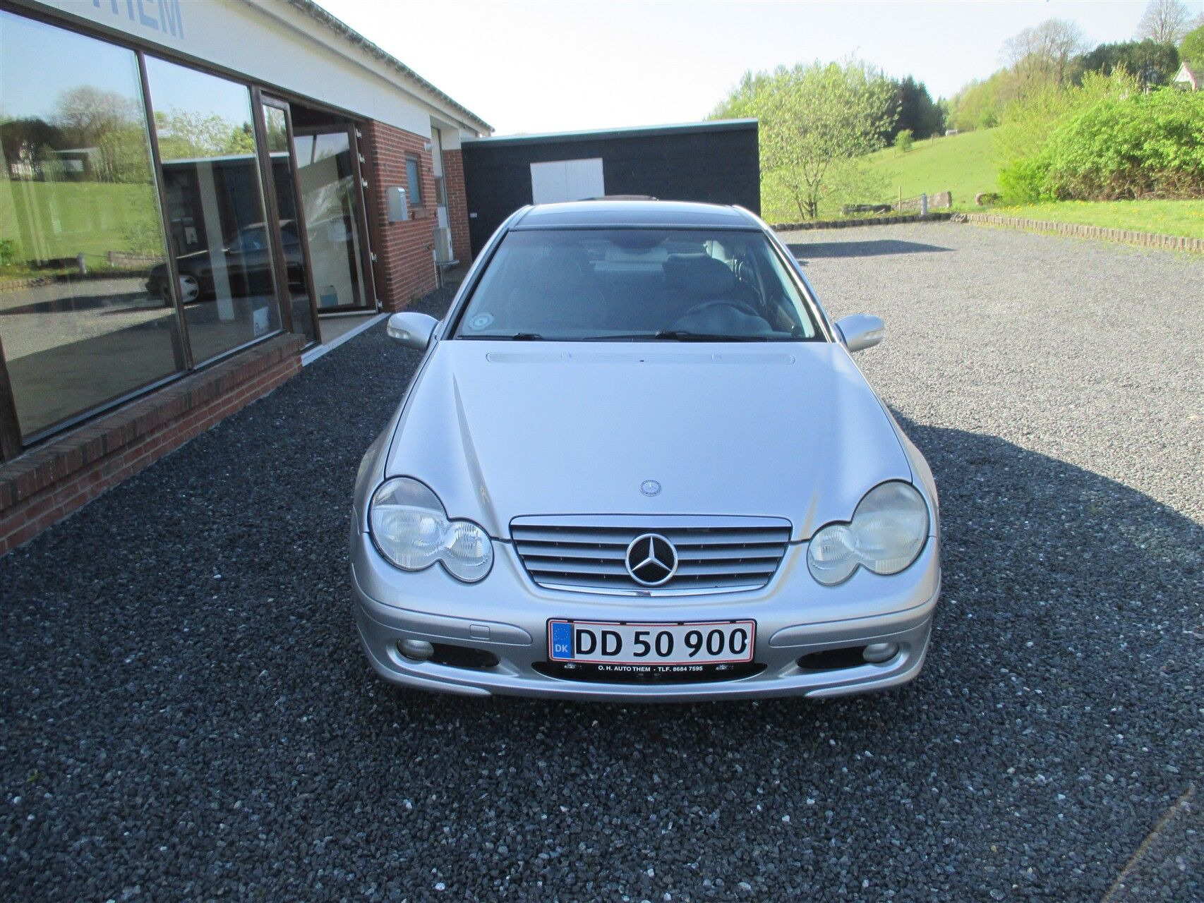 Sølv Mercedes C200 fra 2001