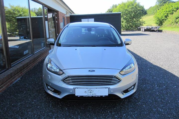 Sølv Ford Focus fra 2016