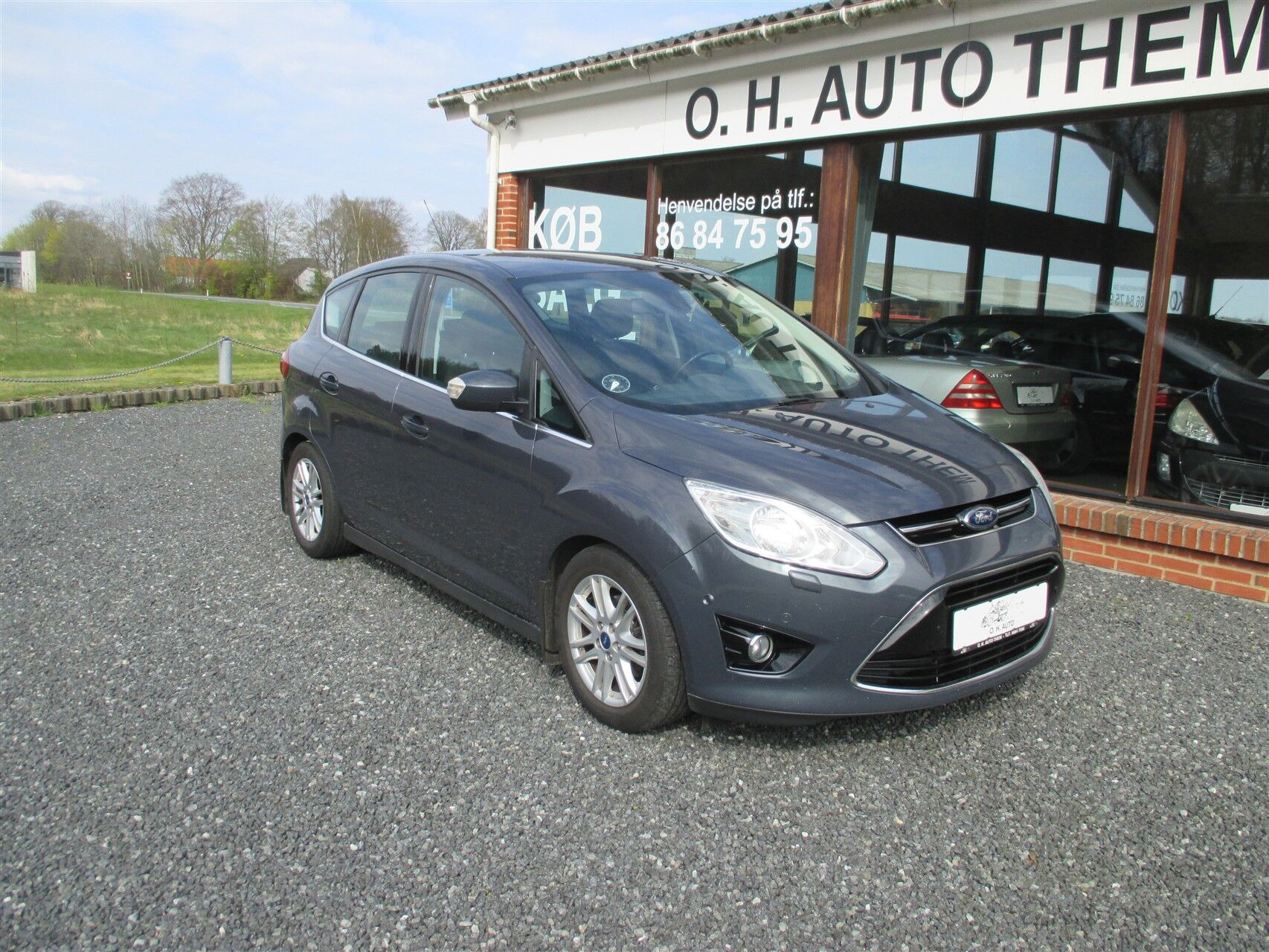 Grå Ford C-MAX fra 2014