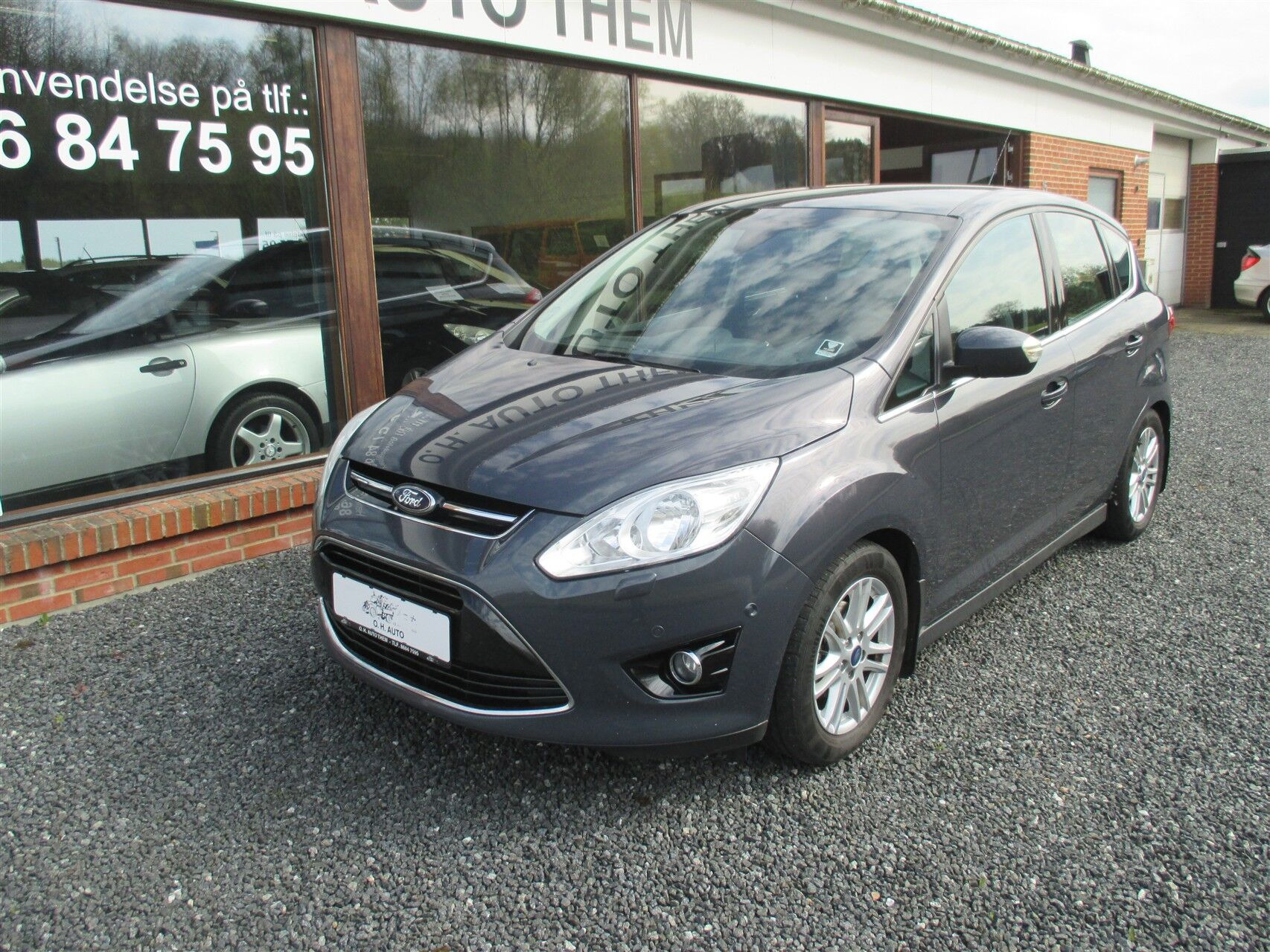 Grå Ford C-MAX fra 2014