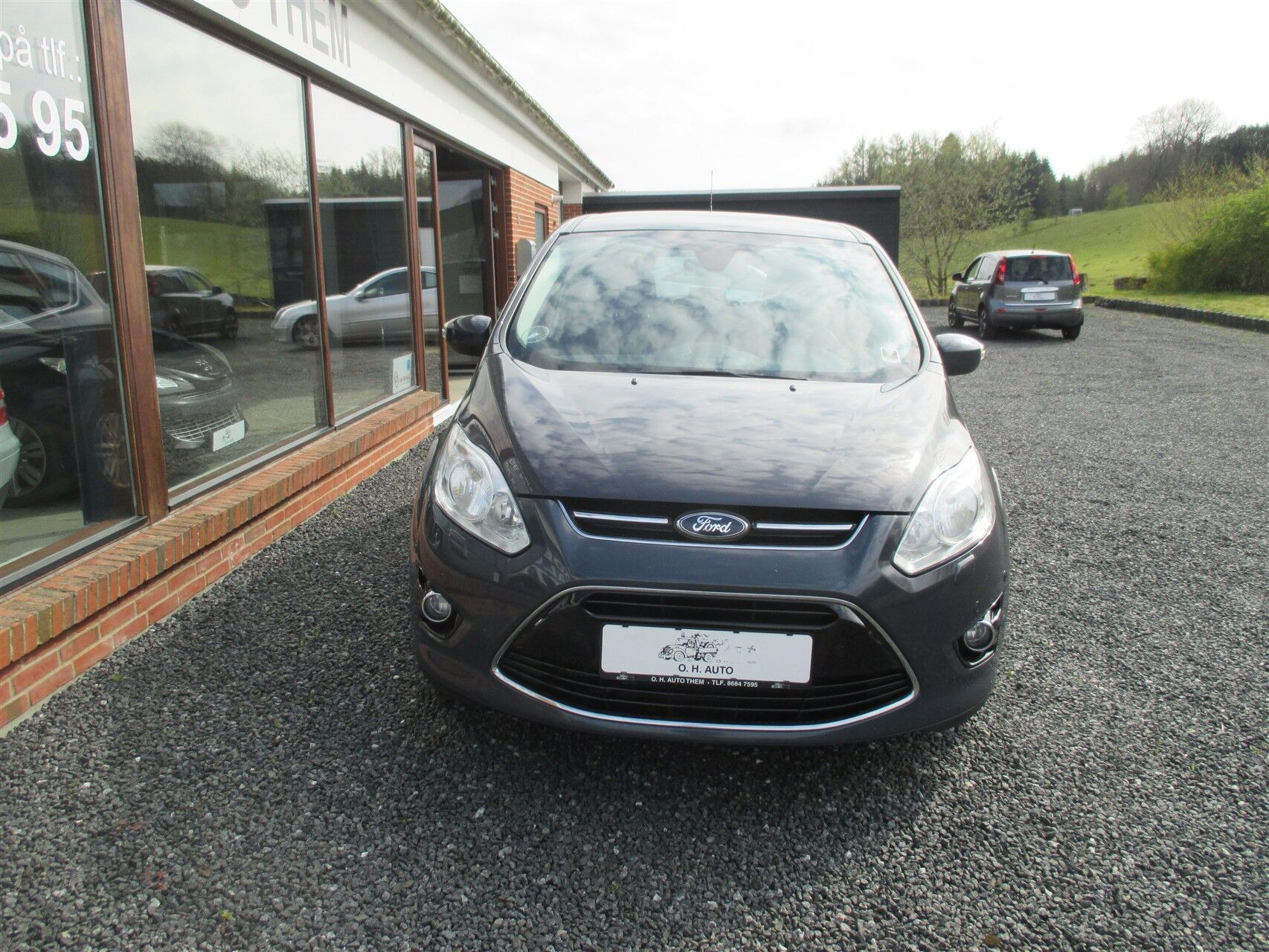Grå Ford C-MAX fra 2014