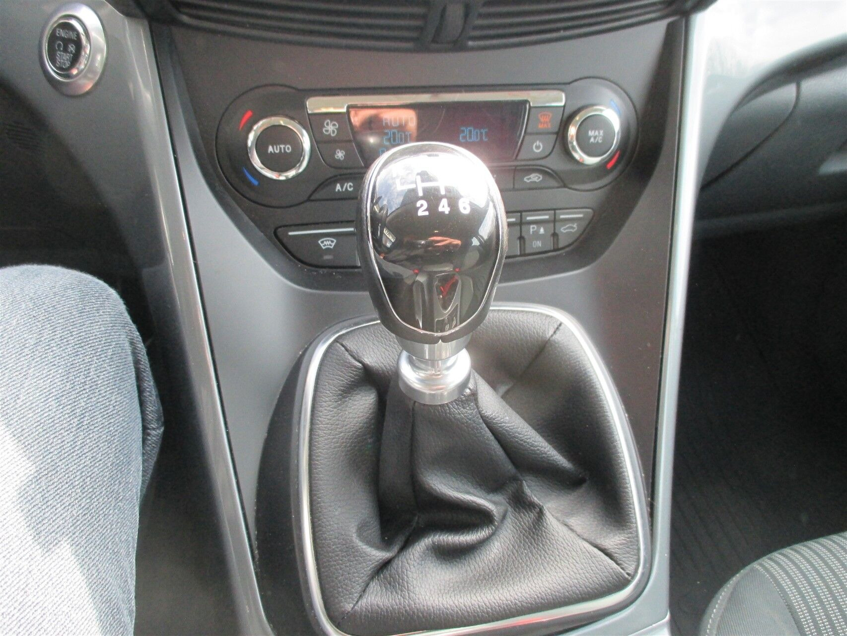 Grå Ford C-MAX fra 2014