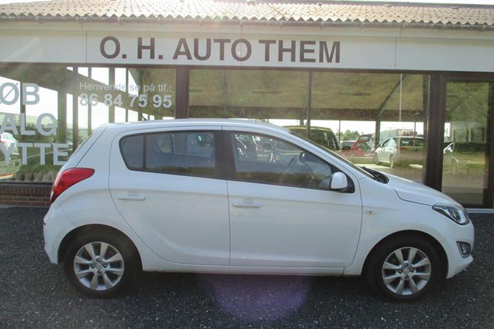 Hvid Hyundai i20 fra 2014