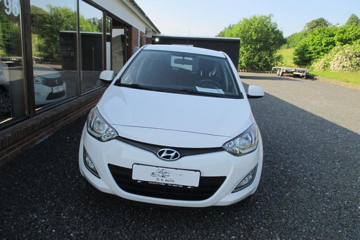 Hvid Hyundai i20 fra 2014