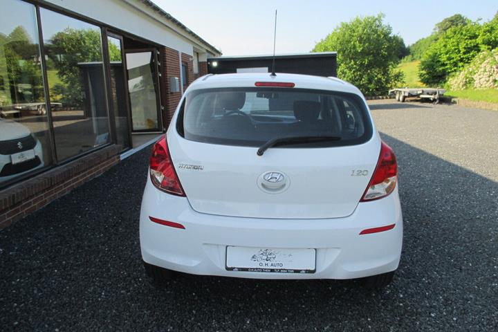 Hvid Hyundai i20 fra 2014