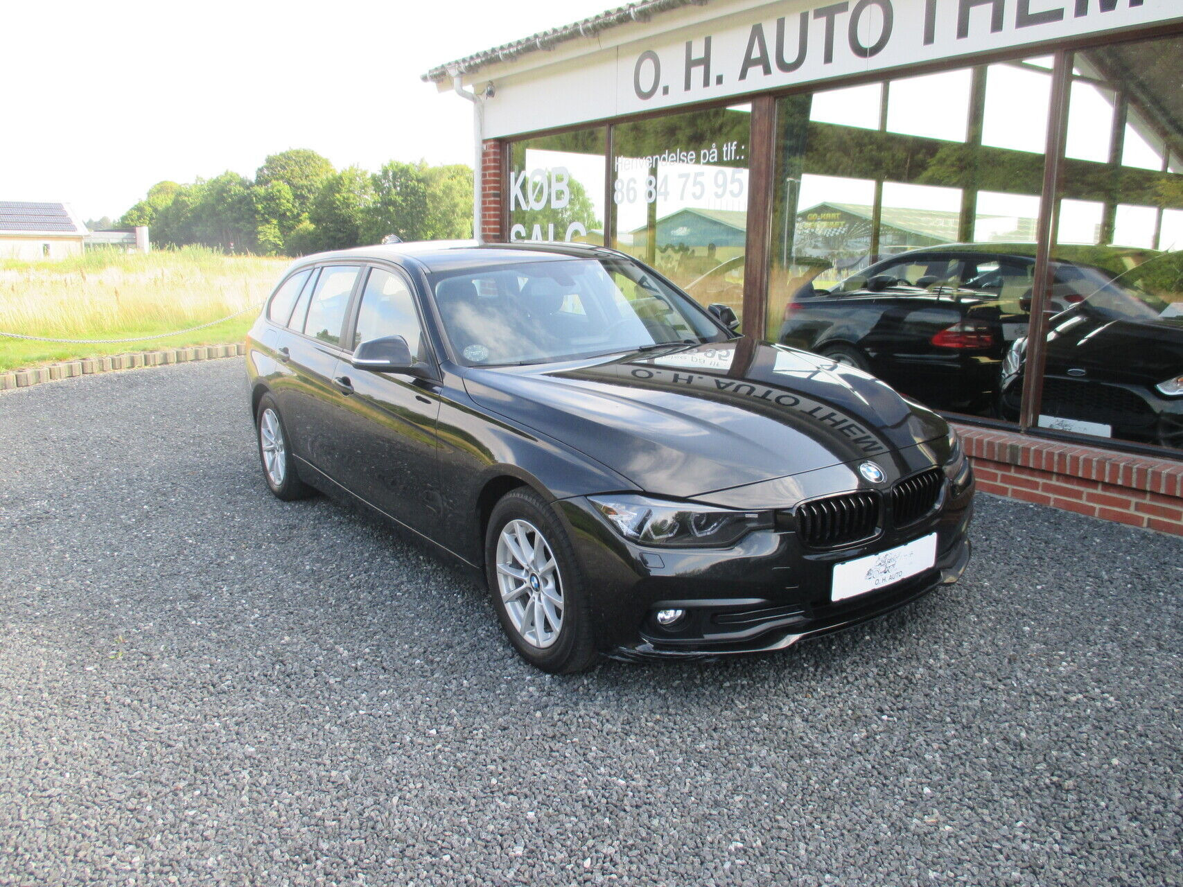 Sort BMW 320d fra 2017