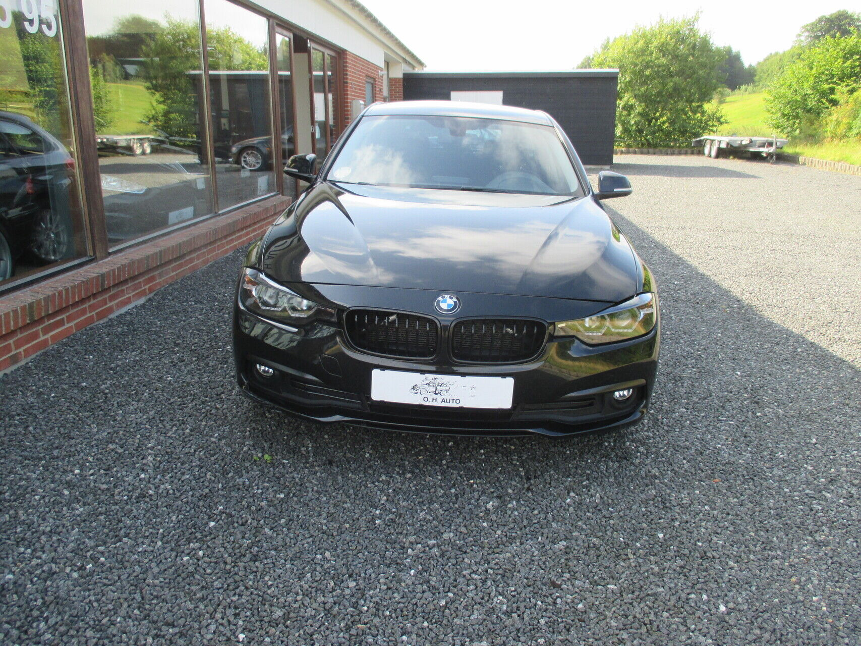 Sort BMW 320d fra 2017