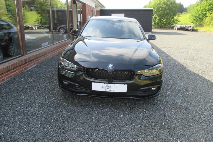 Sort BMW 320d fra 2017