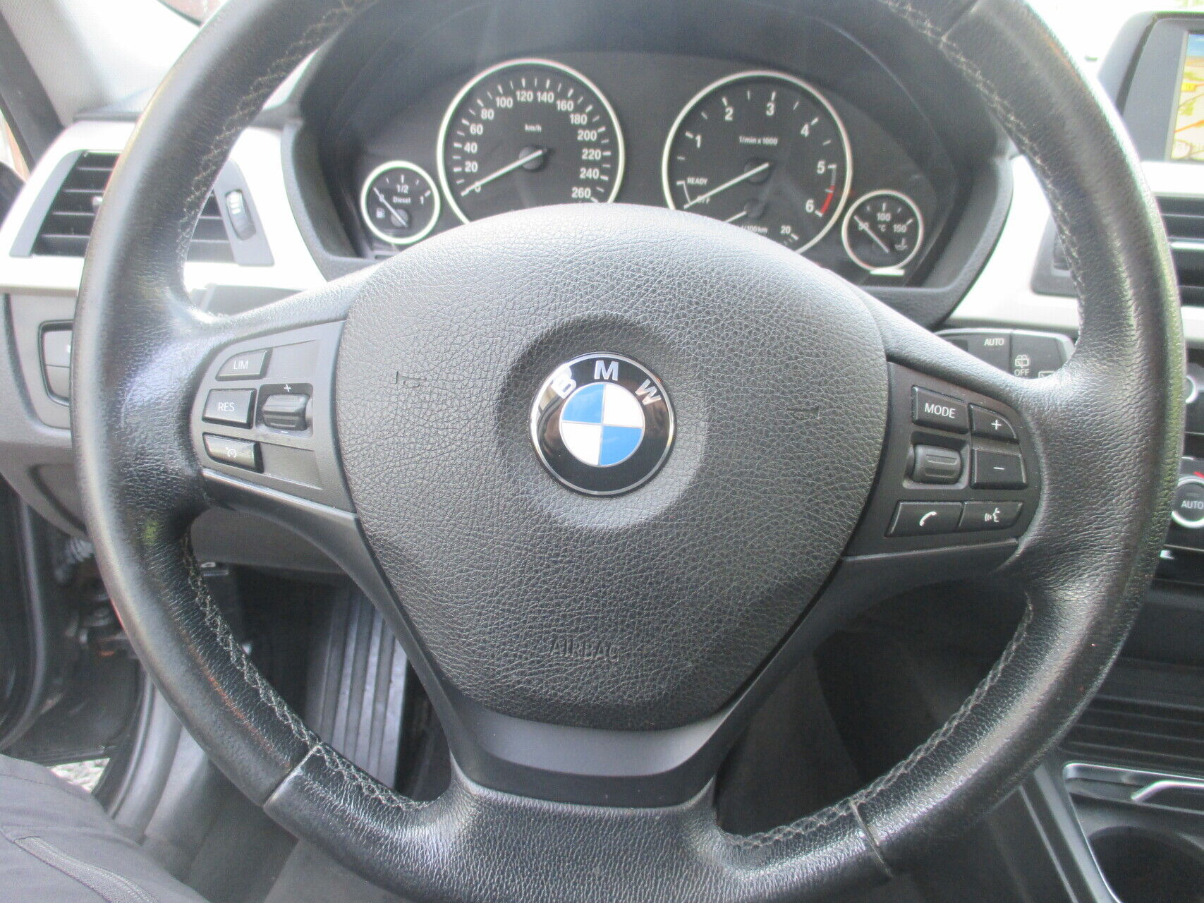 Sort BMW 320d fra 2017