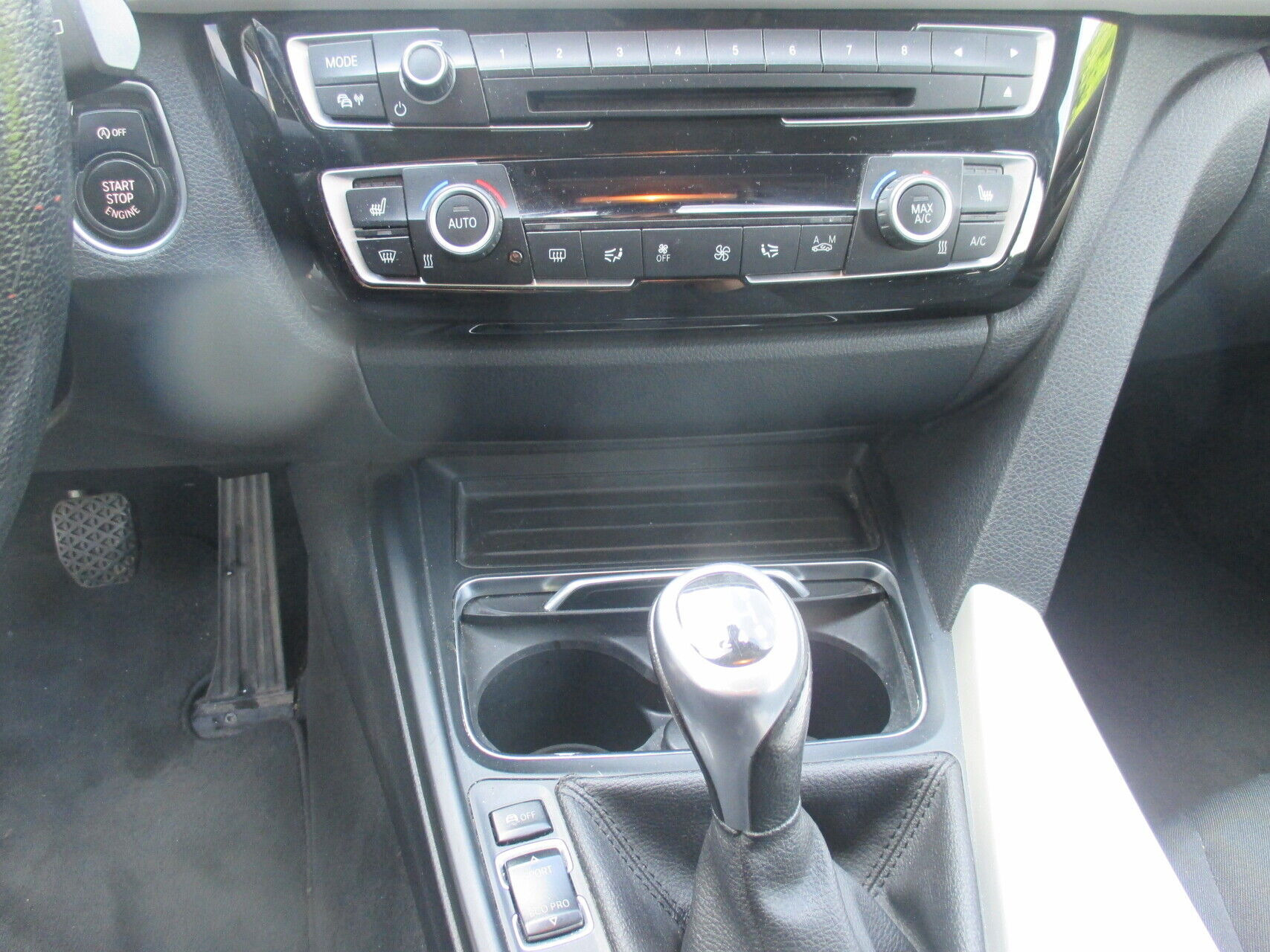 Sort BMW 320d fra 2017